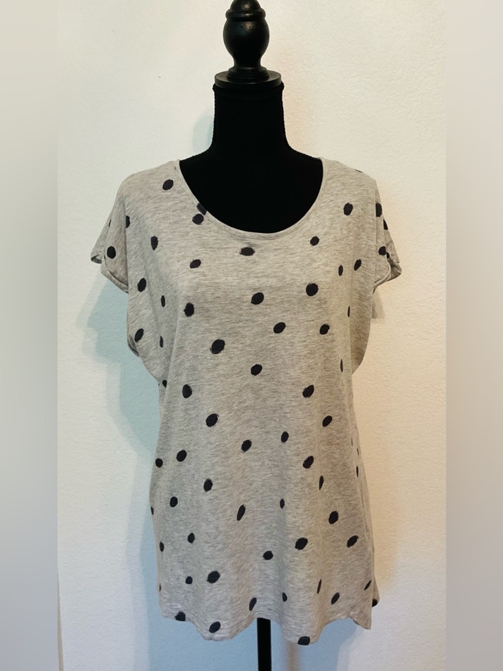 Vince Camuto Gray Tee with Black Polka Dots